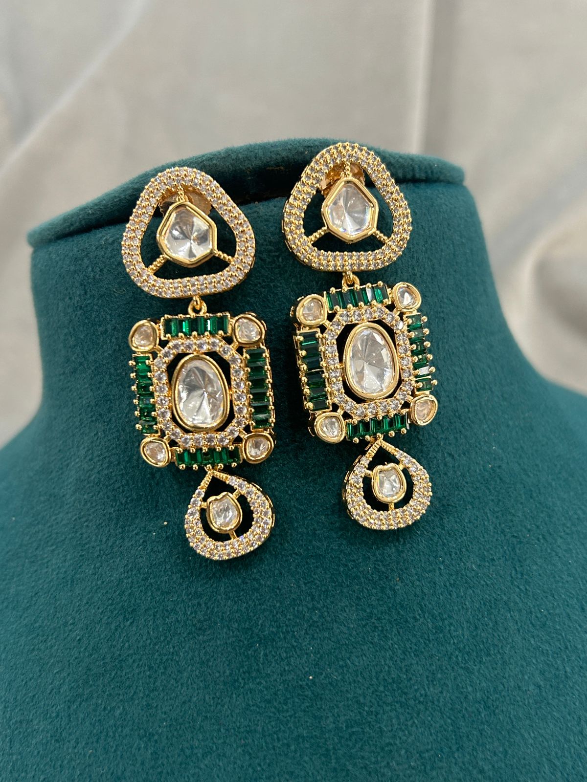 Emerald Grace Kundan Diamond Necklace Set